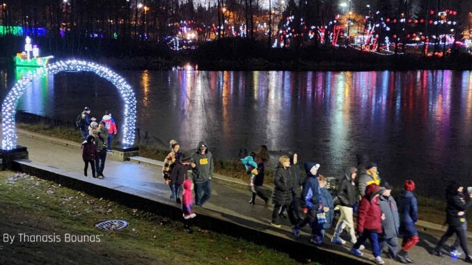 A beautiful walk on Lake Lafarge in Coquitlam at Christmas - Photo By Thanasis Bounas