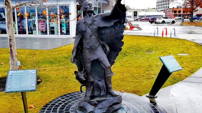 Chief Sʷknc̓ut (swkn̓cut) in Kelowna A Monument of Reconciliation on the Waterfront - Photo By Thanasis Bounas