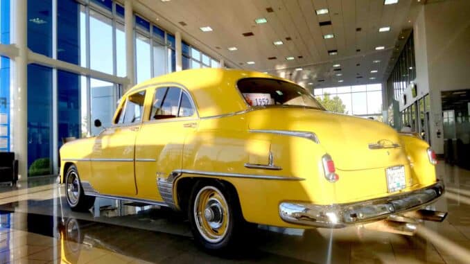 Workhorses with Heart Tow Trucks and Ambulances in Canada’s Golden Motoring Age - Photo Βy Thanasis Bounas